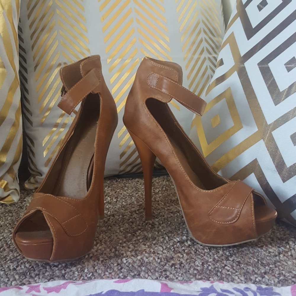LilianaTan Stiletto Heels size 7.5